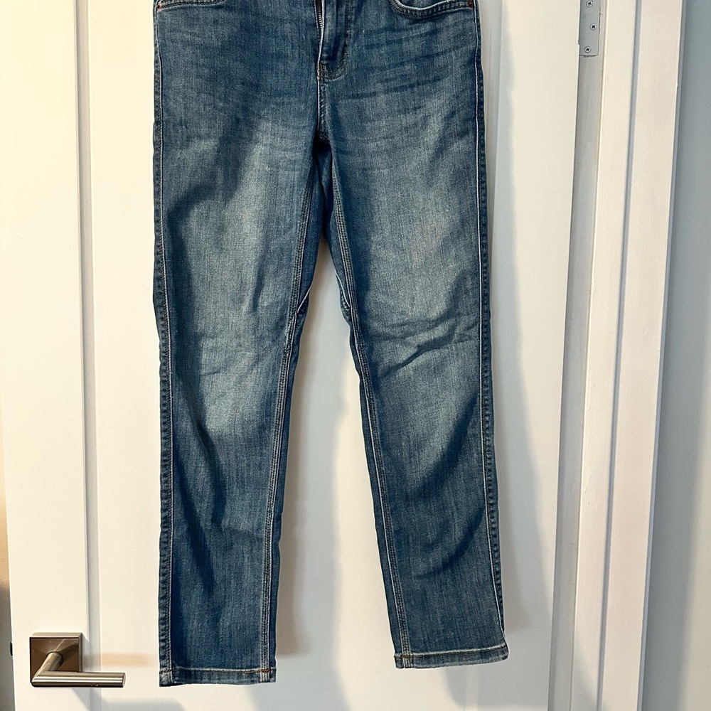 Stylish Women's Straight Leg Jeans - Classic Blue
